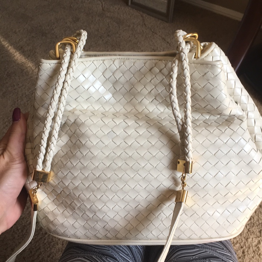 Woven shoulder purse!!